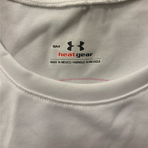 Under Armour Woman Small White Heat Gear T-shirt Graphic design Like new shape - Picture 3 of 9